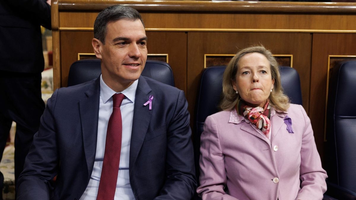 Pedro Sánchez y Nadia Calviño, en el Congreso de los Diputados