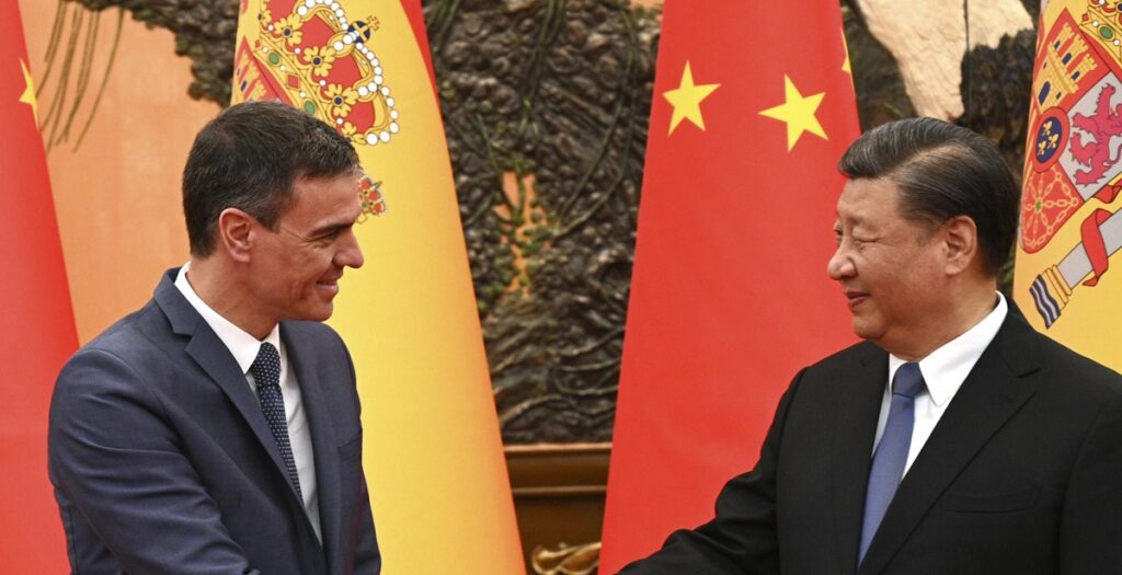 Grandes inversores chinos extreman precauciones en España por las trabas a Arabia Saudí en Telefónica