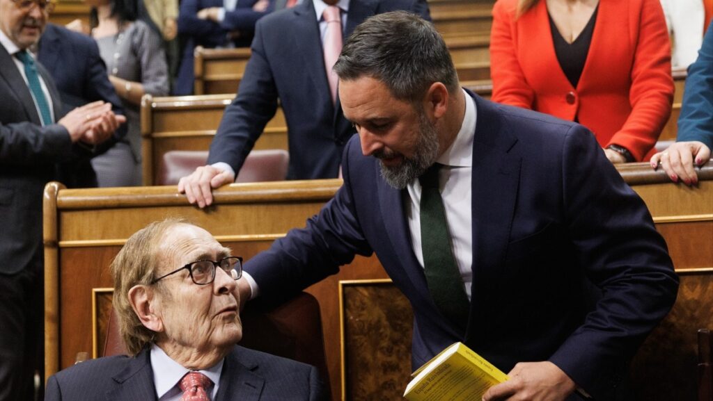 Ramón Tamames y Santiago Abascal durante la moción de censura