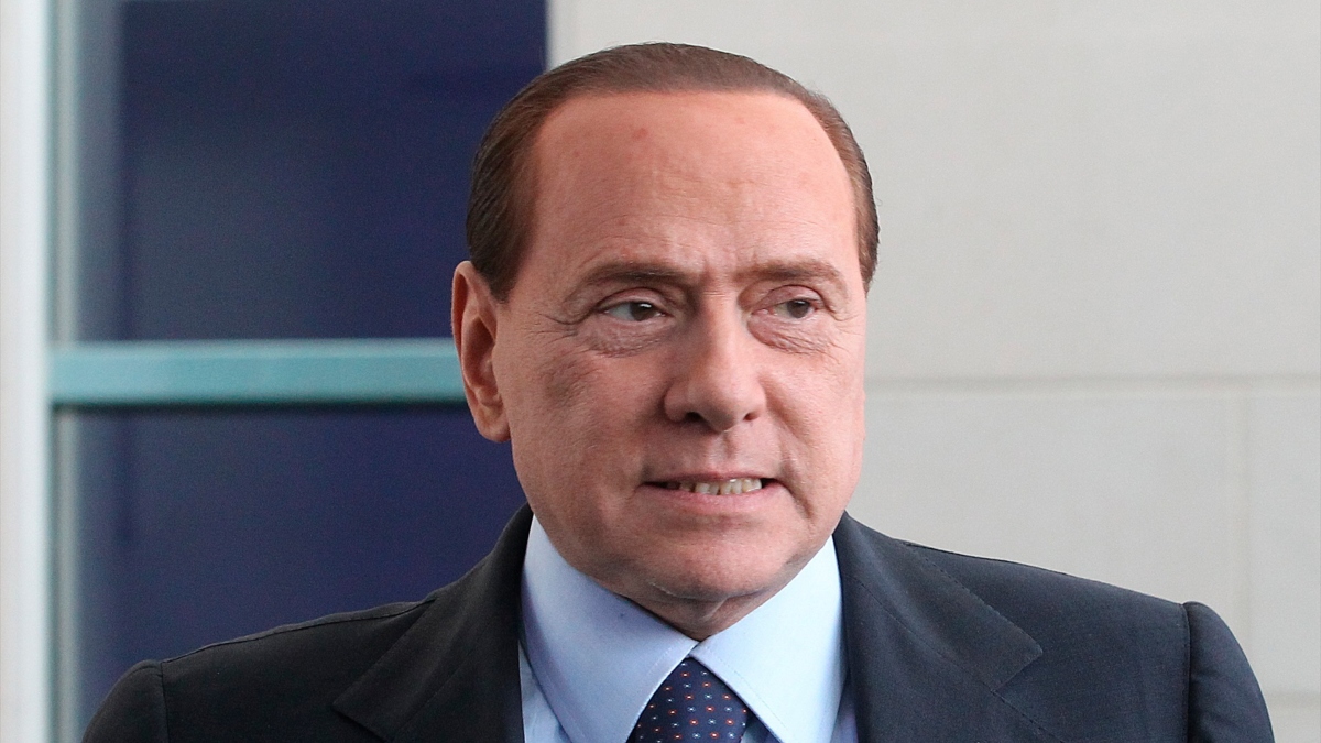 Silvio Berlusconi pasa una noche "tranquila" y en "condiciones estables" en la