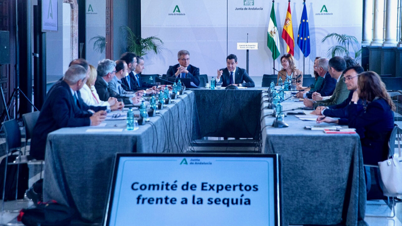 Reunión del Comité de Expertos frente a la sequía de Andalucía presidido, este martes, por Juanma Moreno. Foto/ Europa Press