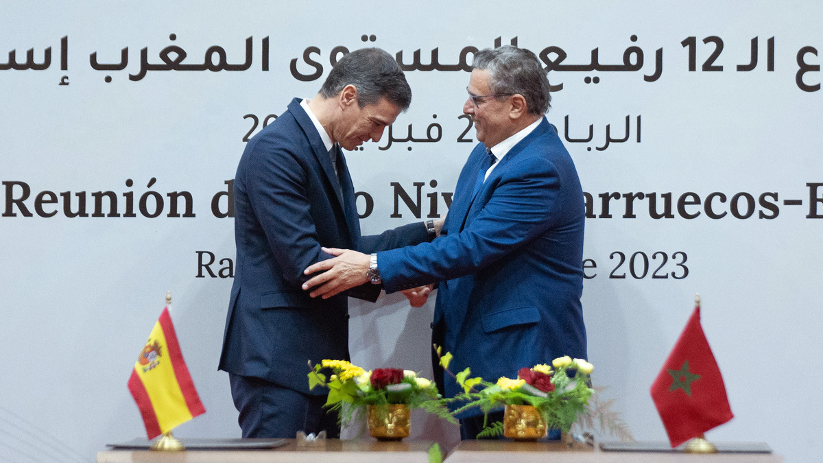 El presidente del Gobierno, Pedro Sánchez (i) y el jefe de Gobierno del Reino de Marruecos, Aziz Akhannouch (d),en una imagen de archivo.