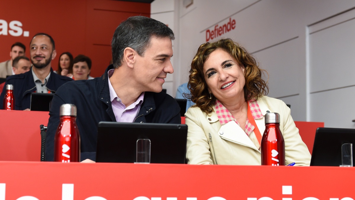 El regreso de María Jesús Montero a Andalucía gana peso ante las malas perspectivas del PSOE