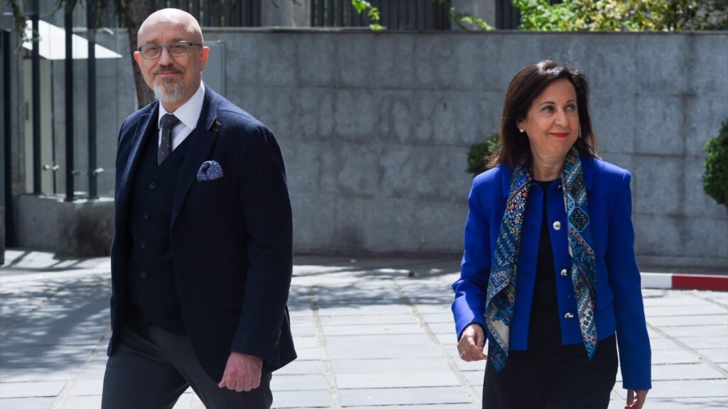 El ministro de Defensa ucraniano, Oleksii Reznikov y la ministra de Defensa, Margarita Robles, a su llegada a un acto en el Ministerio de Defensa