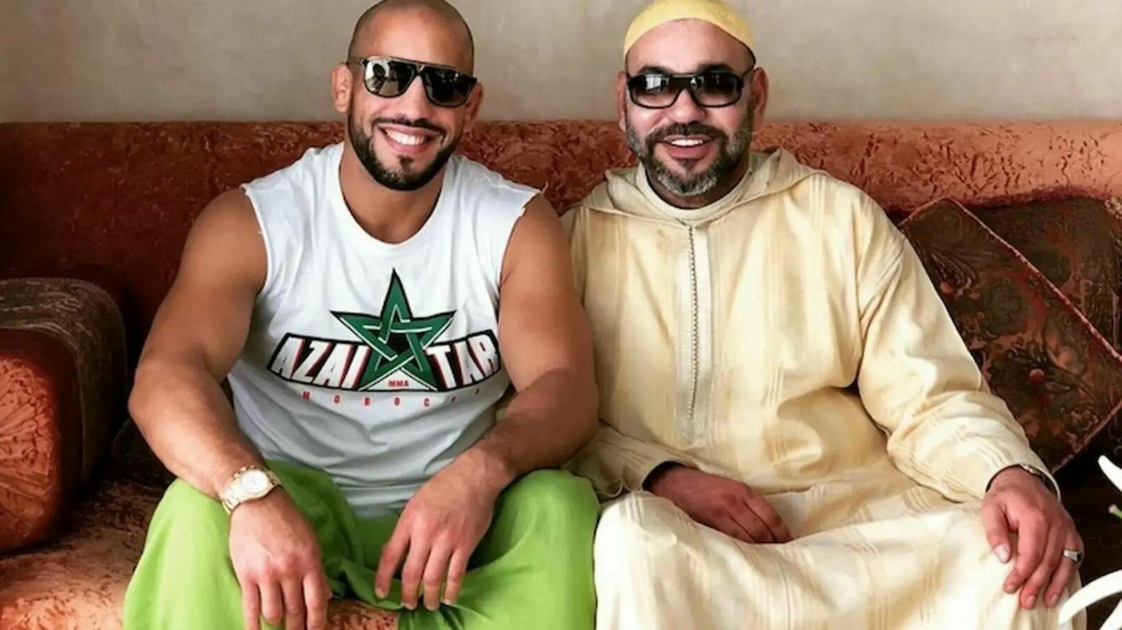 El luchador Abu Azaitar junto a Mohamed VI