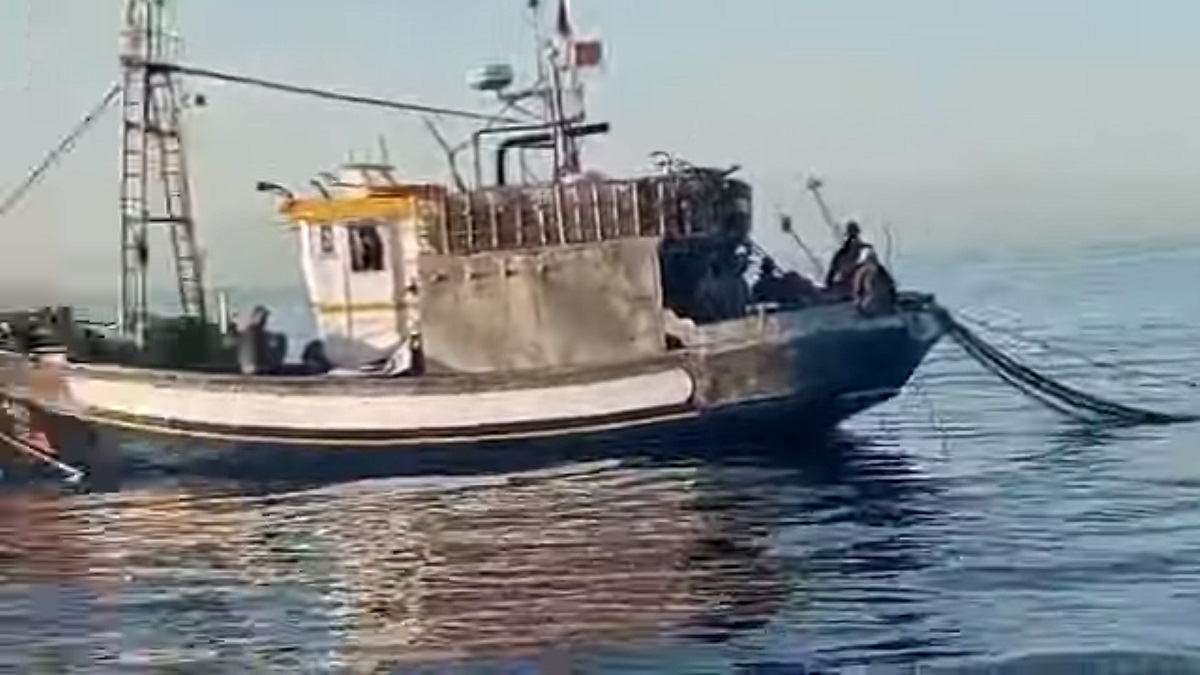 Captura del vídeo de un supuesto barco pesquero de Marruecos en aguas cercanas a Motril