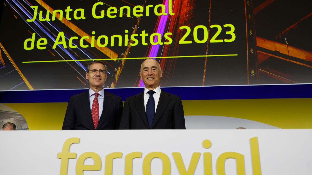 El presidente de Ferrovial, Rafael del Pino (d) y el consejero delegado, Ignacio Madridejos