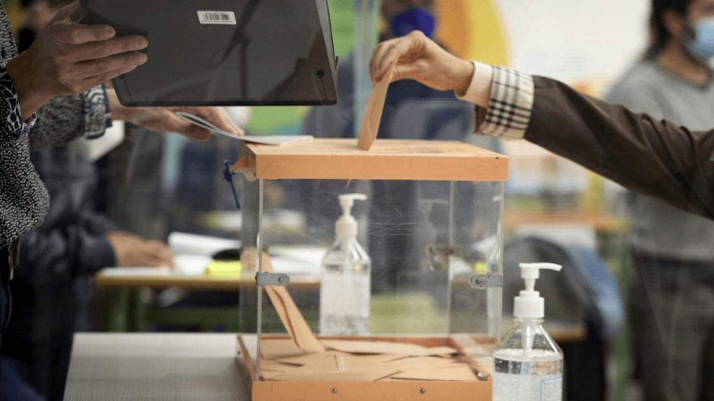 ¿Te ha tocado estar en mesa electoral? Estos son los casos en los que te puedes librar