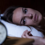 El motivo por el que siempre te desvelas entre las 3 y las 4 de la mañana: claves para conciliar el sueño