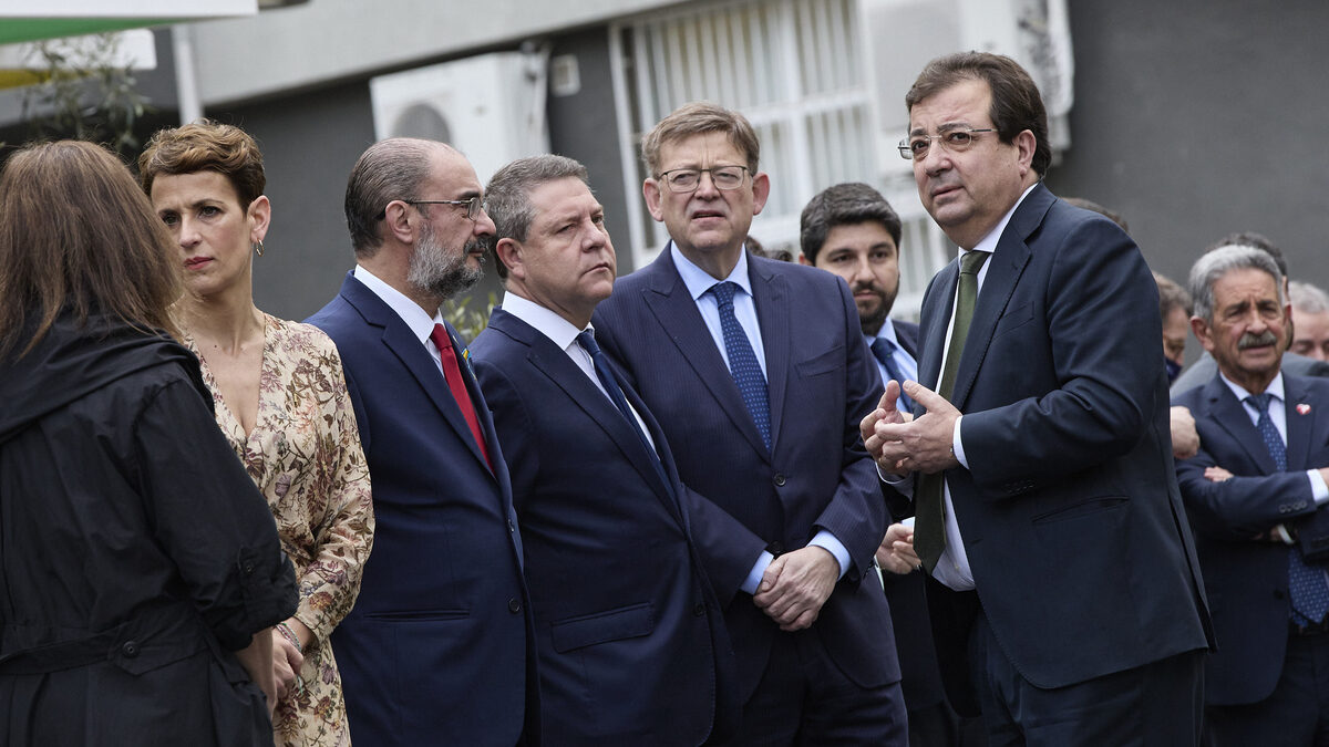 (I-D) Los barones del PSOE Armengol; Chivite; Lambán; García-Page; Puig y Guillermo Fernández, en una foto de archivo.