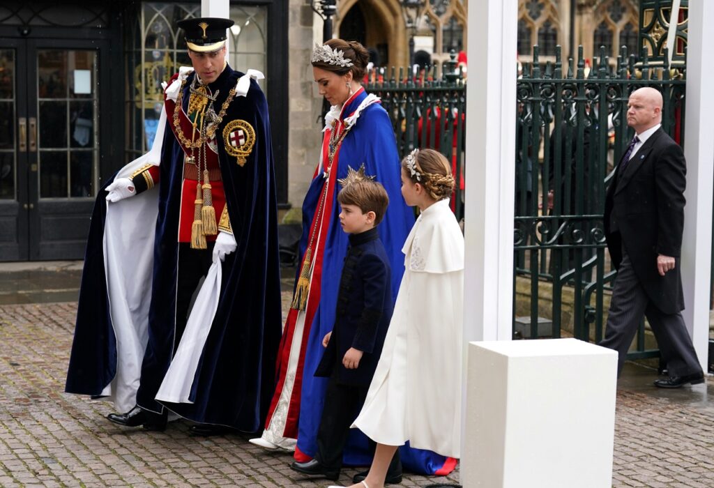 El príncipe Guillermo, Kate Middleton y sus dos hijos en la coronación de Carlos III