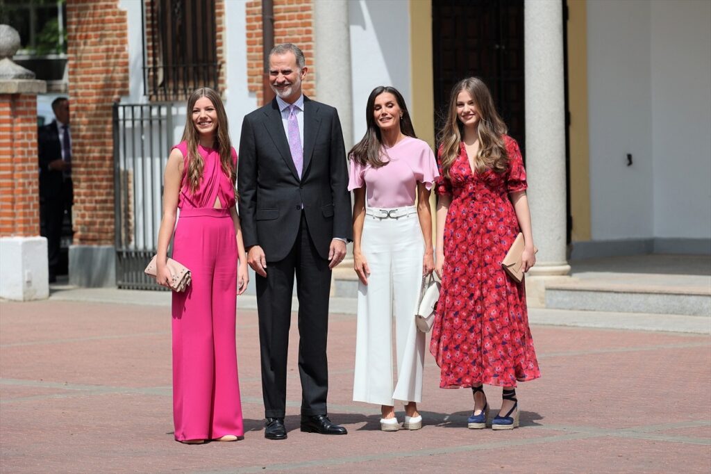 El rey Felipe, la reina Letizia, la princesa Leonor y Sofía en la confirmación de la Infanta