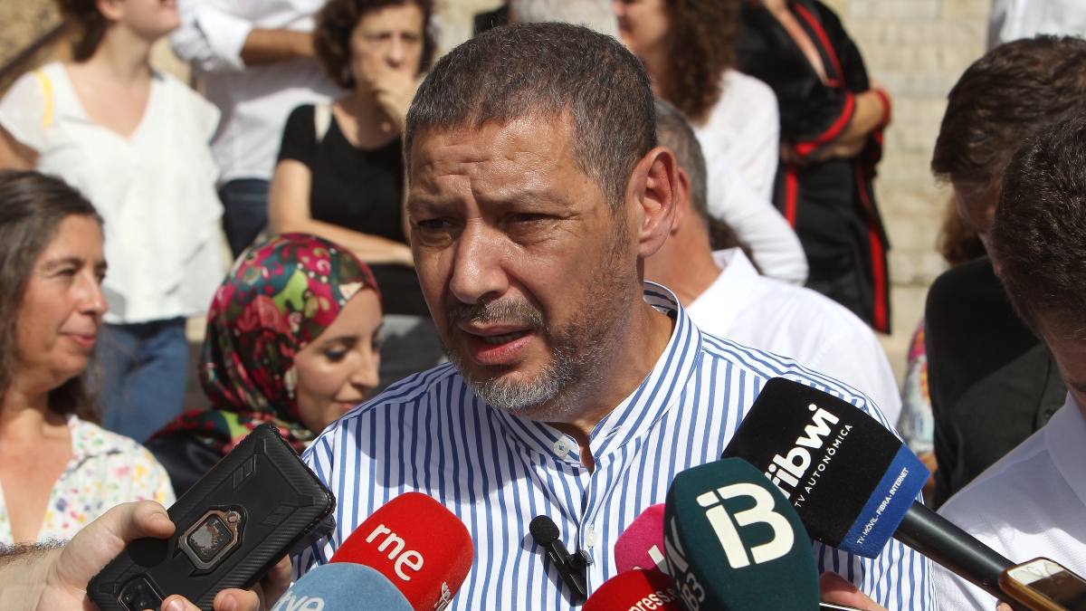 El presidente de Coalición por Melilla (Mustafá Aberchán)
