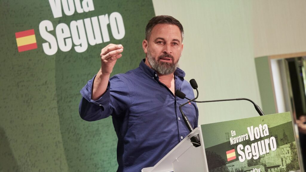 Santiago Abascal bromea con el cine a 2 euros de Pedro Sánchez: 