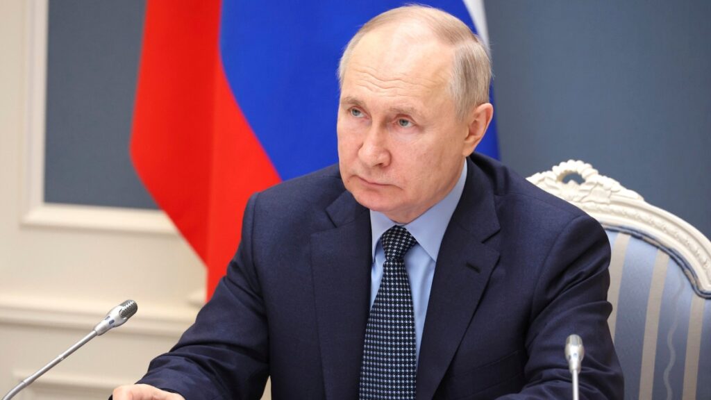 Putin firma un decreto para el servicio militar obligatorio en la temporada de otoño en Rusia