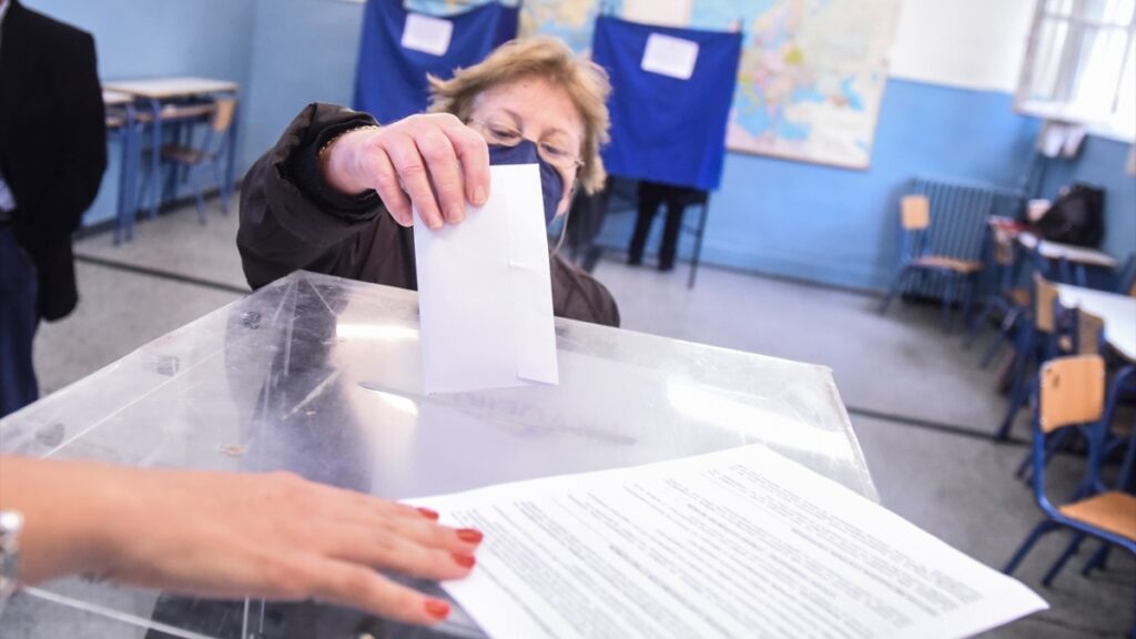 Una encuesta a pie de urna da una clara victoria al partido Nueva Democracia en Grecia