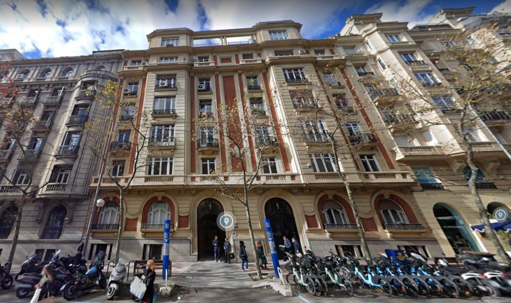 Imagen de la calle Velázquez 53 de Madrid donde dos bisnietos de Franco venderán pisos de lujo