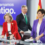 (I-D) La vicepresidenta primera, Nadia Calviño; el ministro de Sanidad, José Miñones, y la ministra portavoz, Isabel Rodríguez, este martes, en Moncloa.
