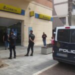 Las largas colas de ciudadanos en la oficina de Correos de Melilla para solicitar el voto de los últimos días han desaparecido este jueves, después de que la Junta Electoral de Zona