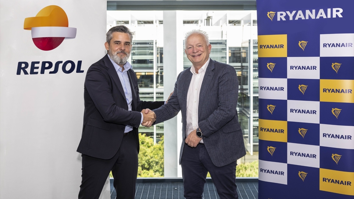 Repsol firma nova aliança com a Ryanair para promover os combustíveis renováveis ​​no setor da aviação