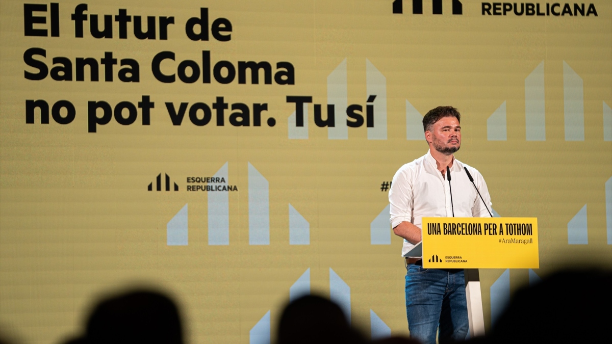 El portavoz de ERC en el Congreso, Gabriel Rufián, interviene durante el acto de cierre de campaña de ERC, en la sala La Paloma, a 26 de mayo de 2023