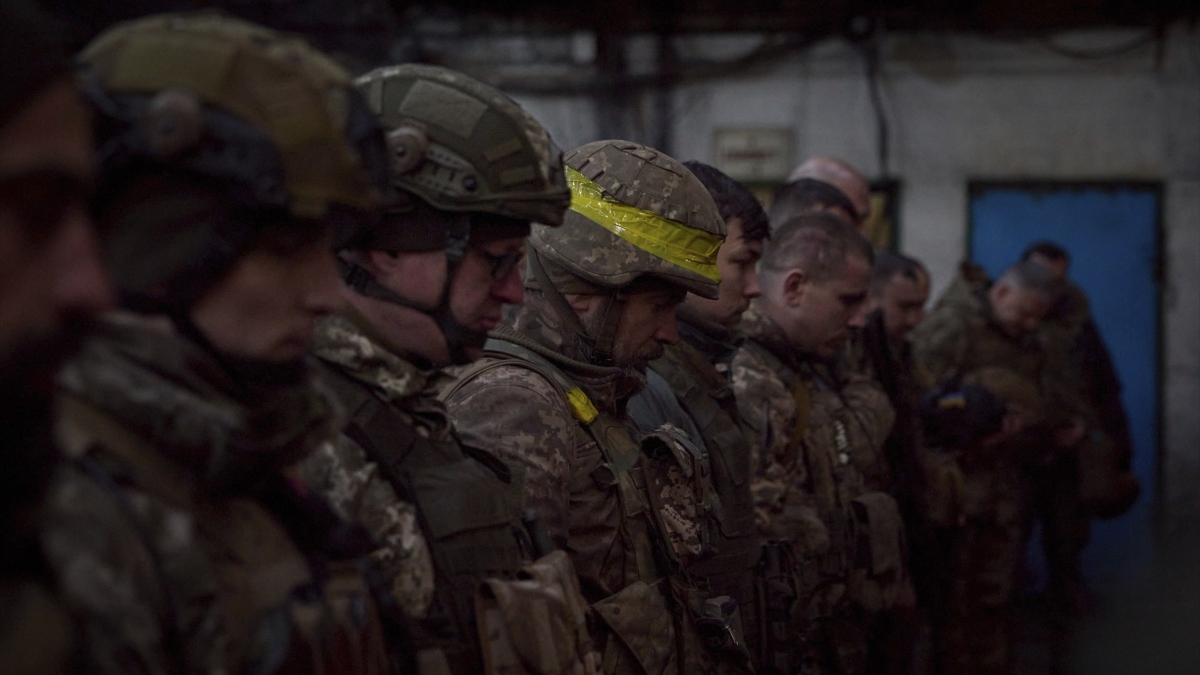 Militares ucranianos cerca de Bajmut