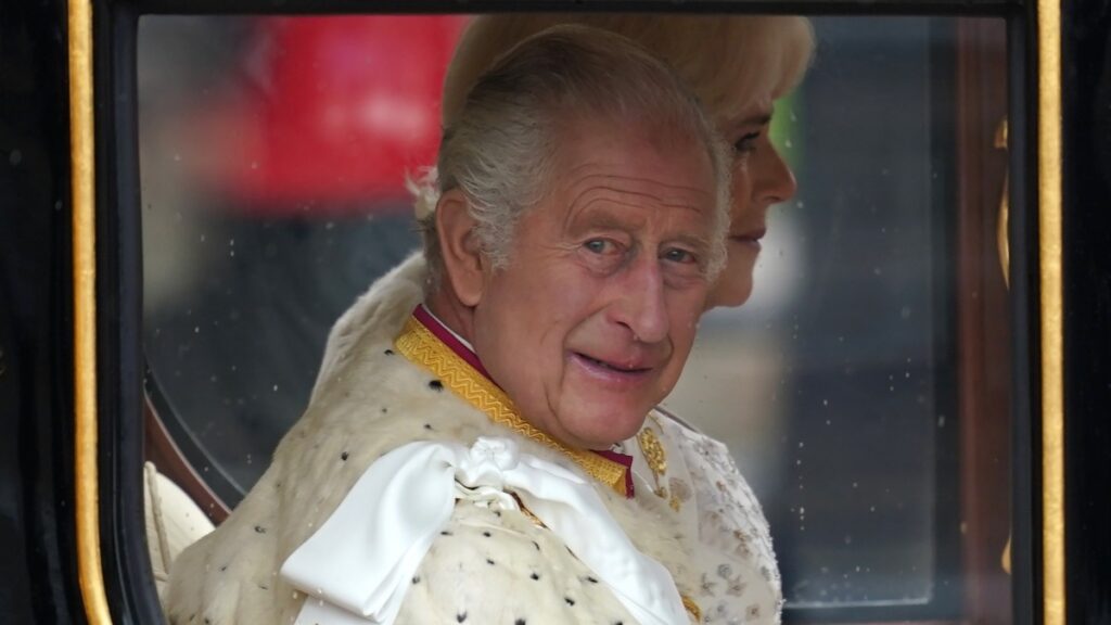 Carlos III anuncia que tiene cáncer semanas después de ser intervenido por un problema de próstata