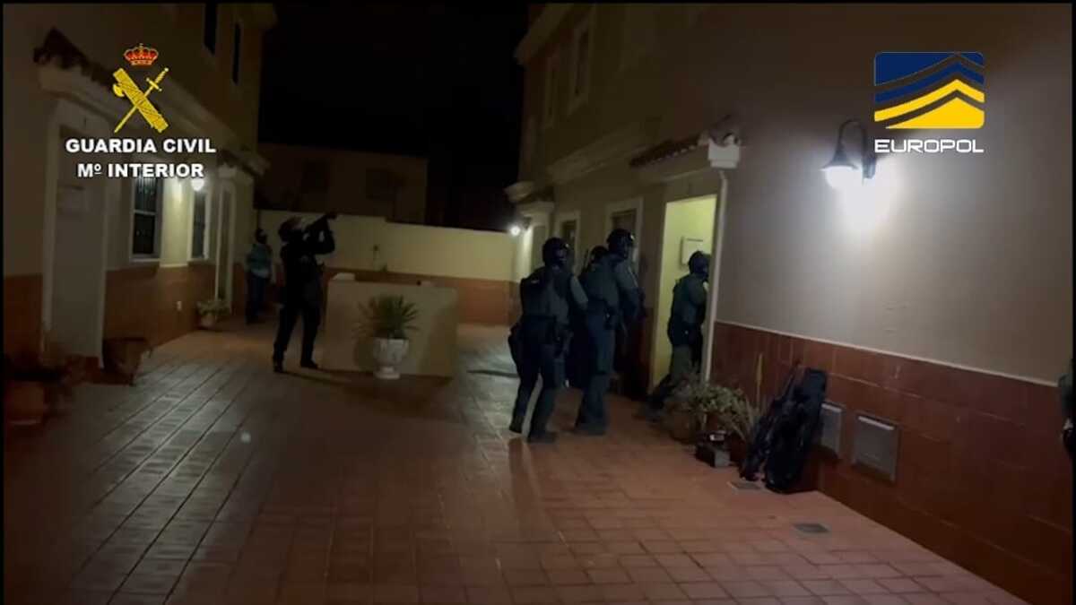 La Guardia Civil realizando un registro a la banda del "Risitas" dedicada al narcotráfico en el Campo Gibraltar