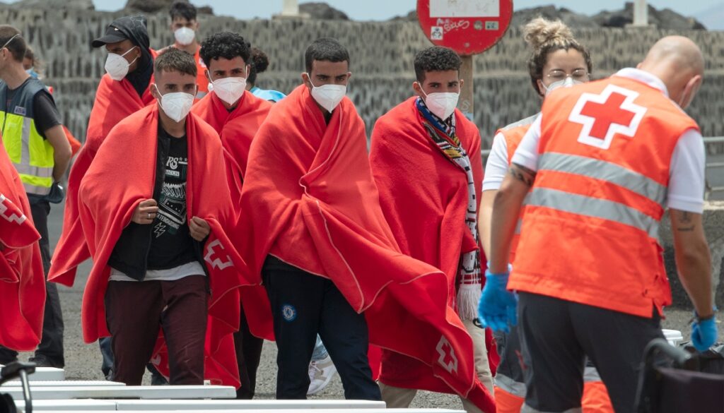 Lanzarote decreta la emergencia social ante la presión migratoria y el riesgo de colapso en los centros de acogida de menas