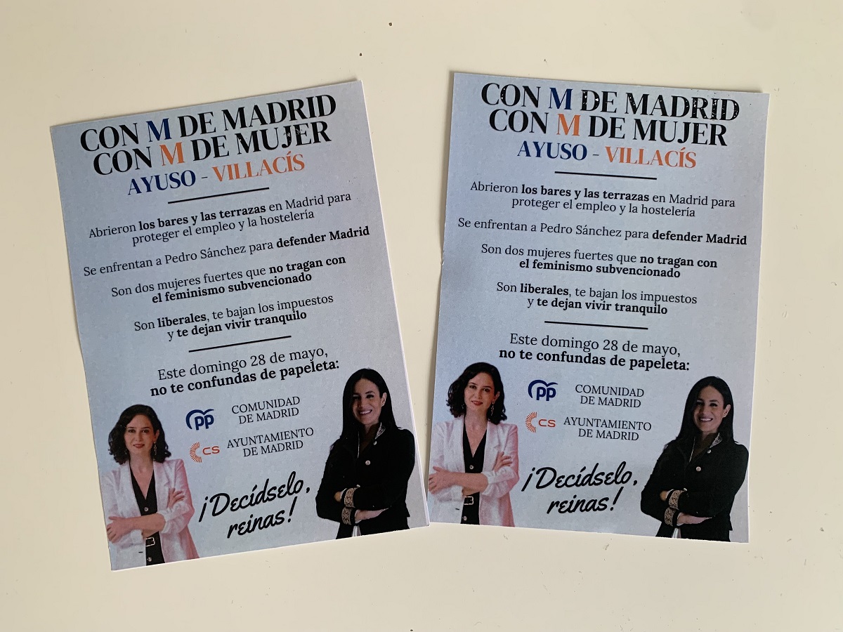 "¡Decídselo reinas!" Aparecen folletos en Madrid pidiendo el voto para Ayuso y Villacís el 28-M