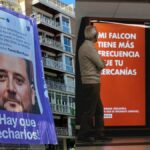 Guerra de los carteles en campaña: de la lona de Podemos al póster de Sánchez en el Metro