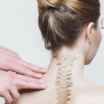 Adiós dolor de cervicales: ejercicios para mantener tu espalda más recta