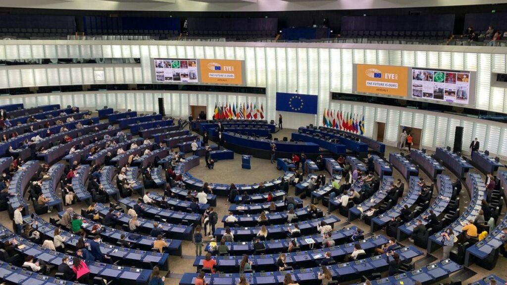 El Parlamento Europeo prohíbe la entrada a los representantes del régimen cubano de forma indefinida