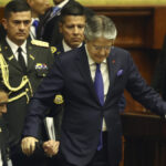El presidente de Ecuador, Guillermo Lasso, llega para intervenir en el juicio político de censura en su contra en la sede de la Asamblea Nacional