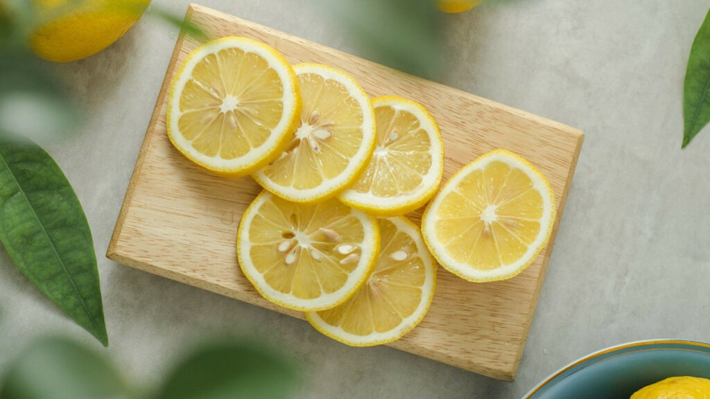 Así se prepara la infusión de tomillo y limón para adelgazar