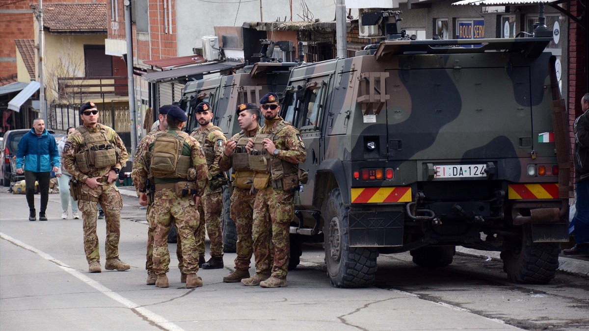 Soldados de la misión de la OTAN en Kosovo