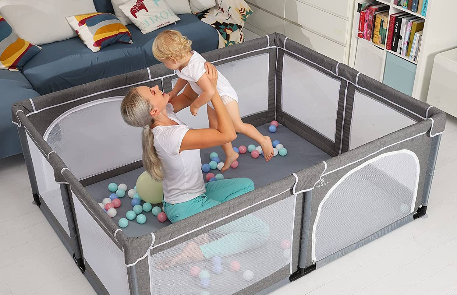 Tu bebé se divertirá en el espacio más seguro: cinco parques infantiles encantadores y estimulantes