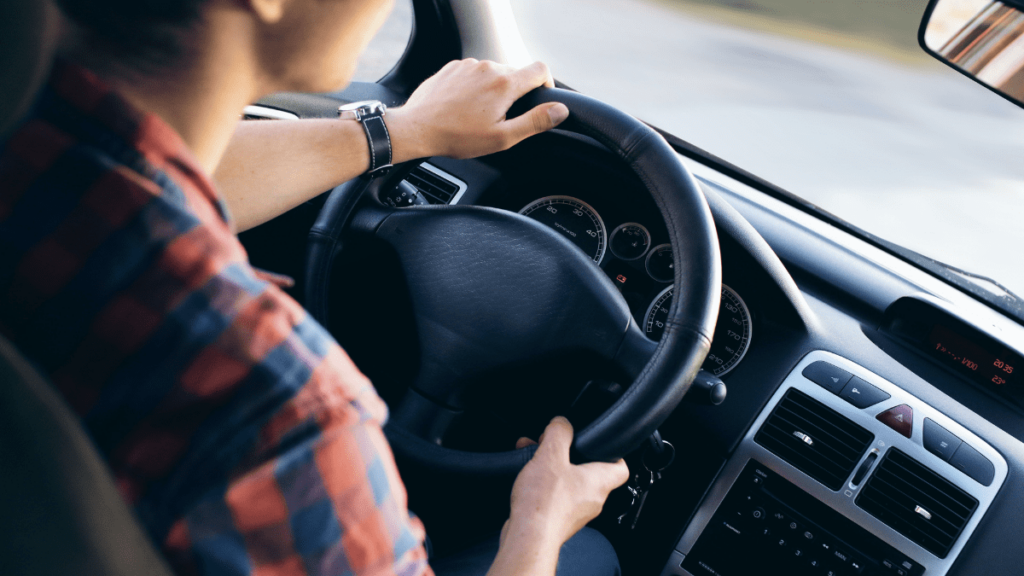 DGT: lo que debes llevar en tu coche para evitar una multa