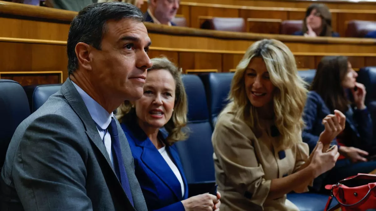 El presidente del Gobierno, Pedro Sánchez; la vicepresidenta económica, Nadia Calviño; y la ministra de Trabajo, Yolanda Díaz.
