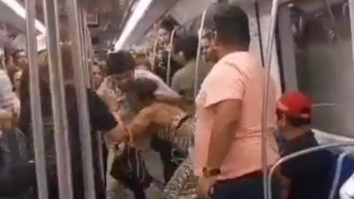 Imagen de la agresión tránsfoba en el metro de Barcelona