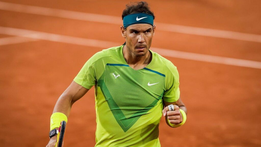 El tenista español Rafa Nadal celebra un punto durante su duelo de cuartos de final contra Novak Djokovic en Roland Garros 2022.