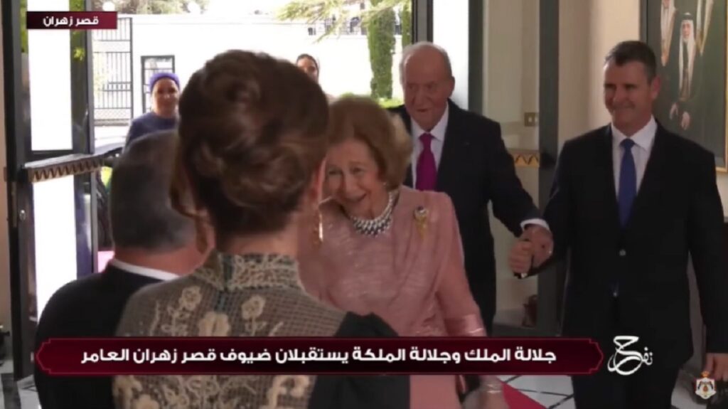 El rey Juan Carlos y la reina Sofía acuden juntos a la boda del hijo de los reyes de Jordania