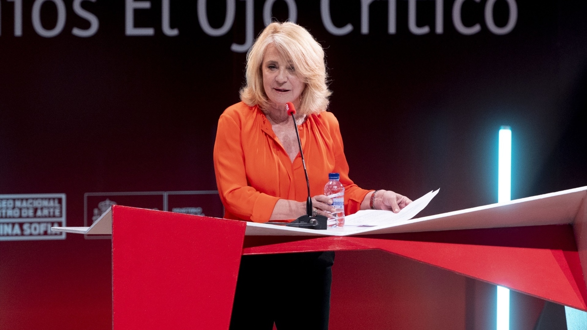 La presidenta interina de RTVE, Elena Sánchez Caballero, interviene durante la XXXIII edición de los Premios ‘El Ojo Crítico’ de RNE