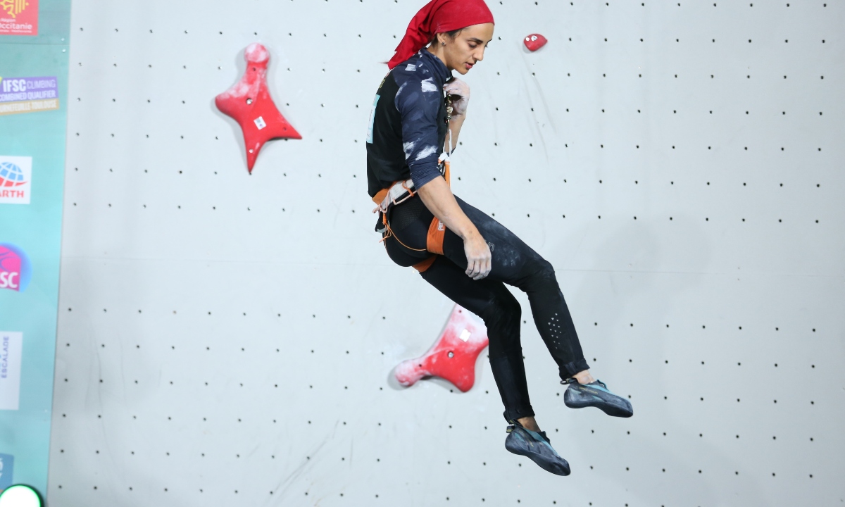 La escaladora iraní Elnaz Rekabi, durante una competición en Toulouse en 2019