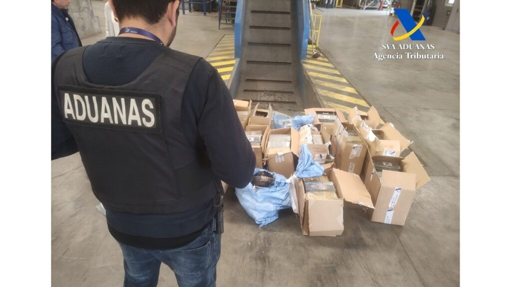 Prisión provisional para dos estibadores por enviar 478 kilos de cocaína de Bolivia a España