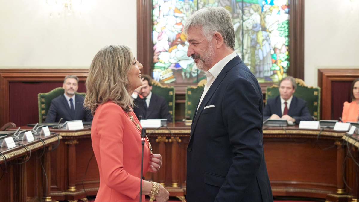 Cristina Ibarrola, investida alcaldesa de Pamplona