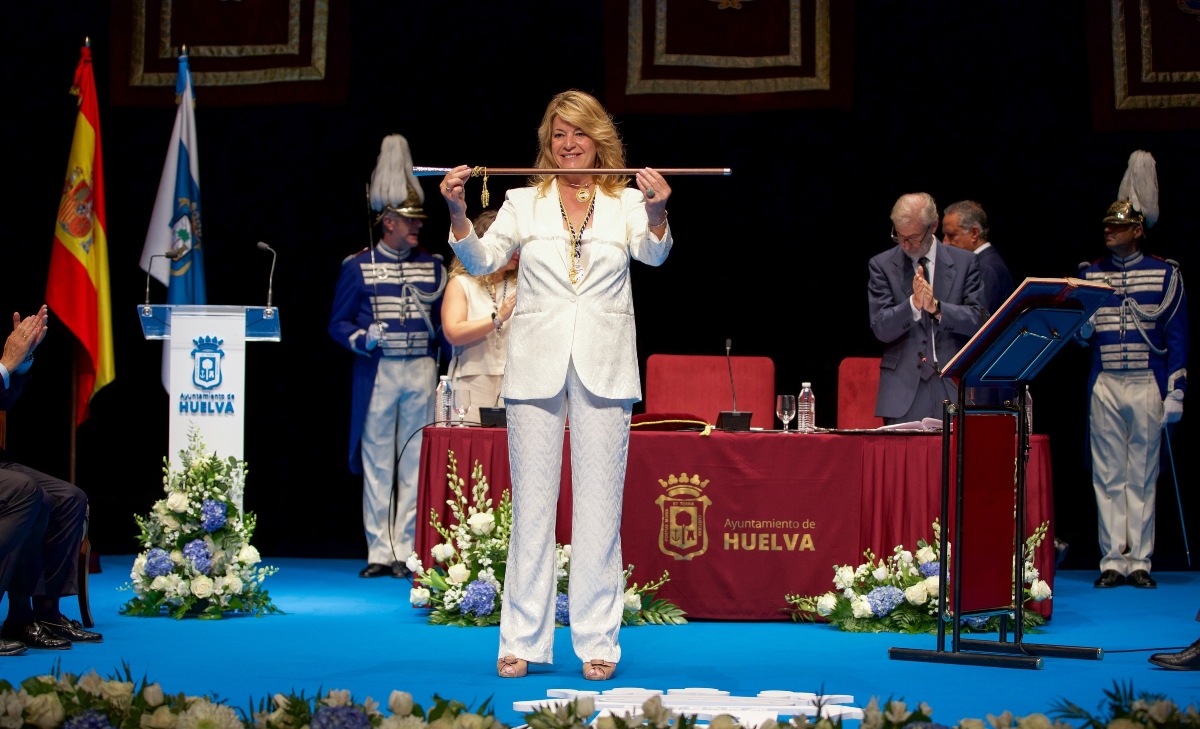 Toma de posesón de Pilar Miranda como alcaldesa de Huelva.
