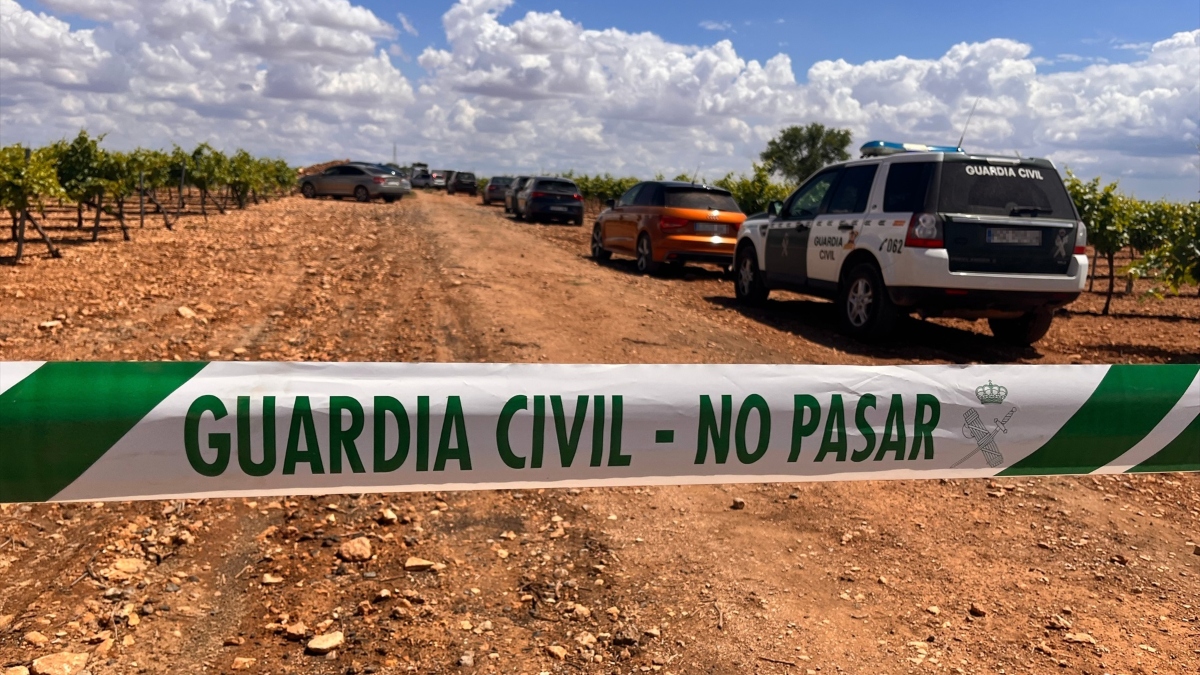 Un coche de la Guardia Civil durante la búsqueda del empresario Jesús María González Borrajo