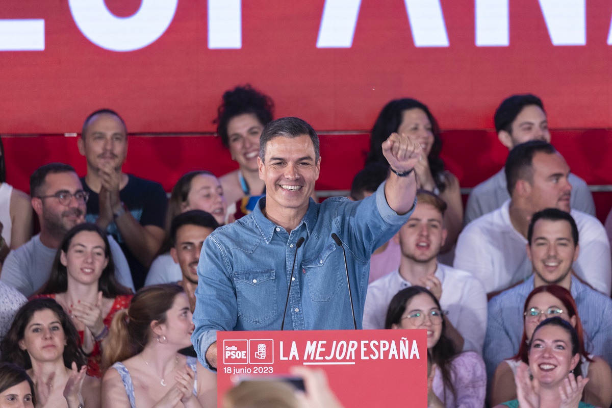 Pedro Sánchez se queda solo en su plan de replicar la campaña de las primarias: "Le queda Zapatero"