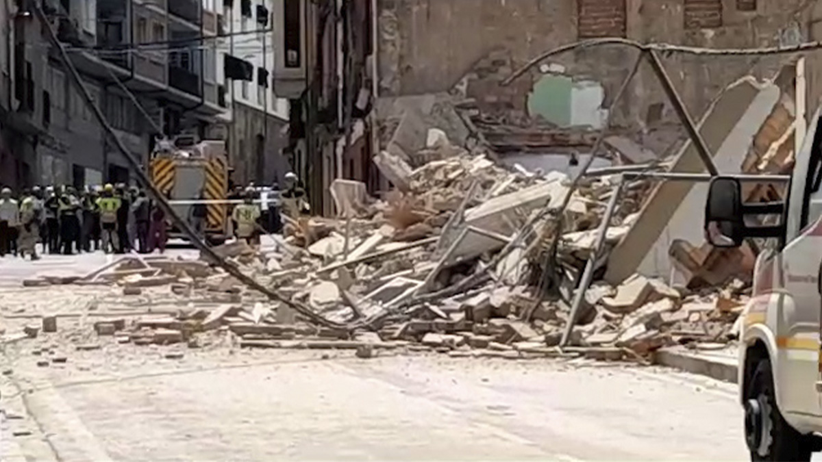 Un edificio de cinco plantas se derrumba por completo en Teruel